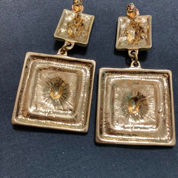 Black and Gold Post and Dangle Leo Lion Earrings - Picture 3 of 3